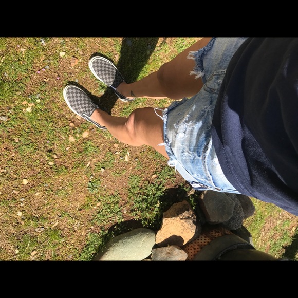 Meet your Posher! Leah Beee - Picture 5 of 16